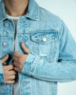 CROP DENIM JACKET -LIGHT WASH - Image 2