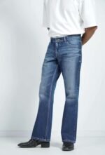 MEN'S BOOTCUT JEANS- MID WASH - Image 4