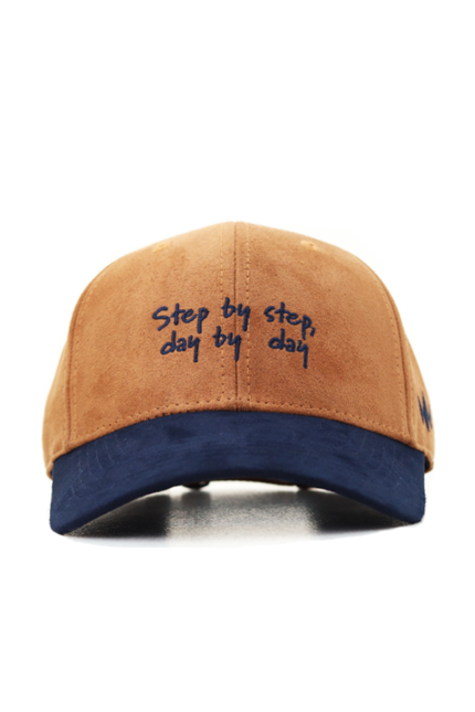 STEP BY STEP DAY BY DAY CAP - CAMEL & DARK NAVY ( SUEDE FABRIC )